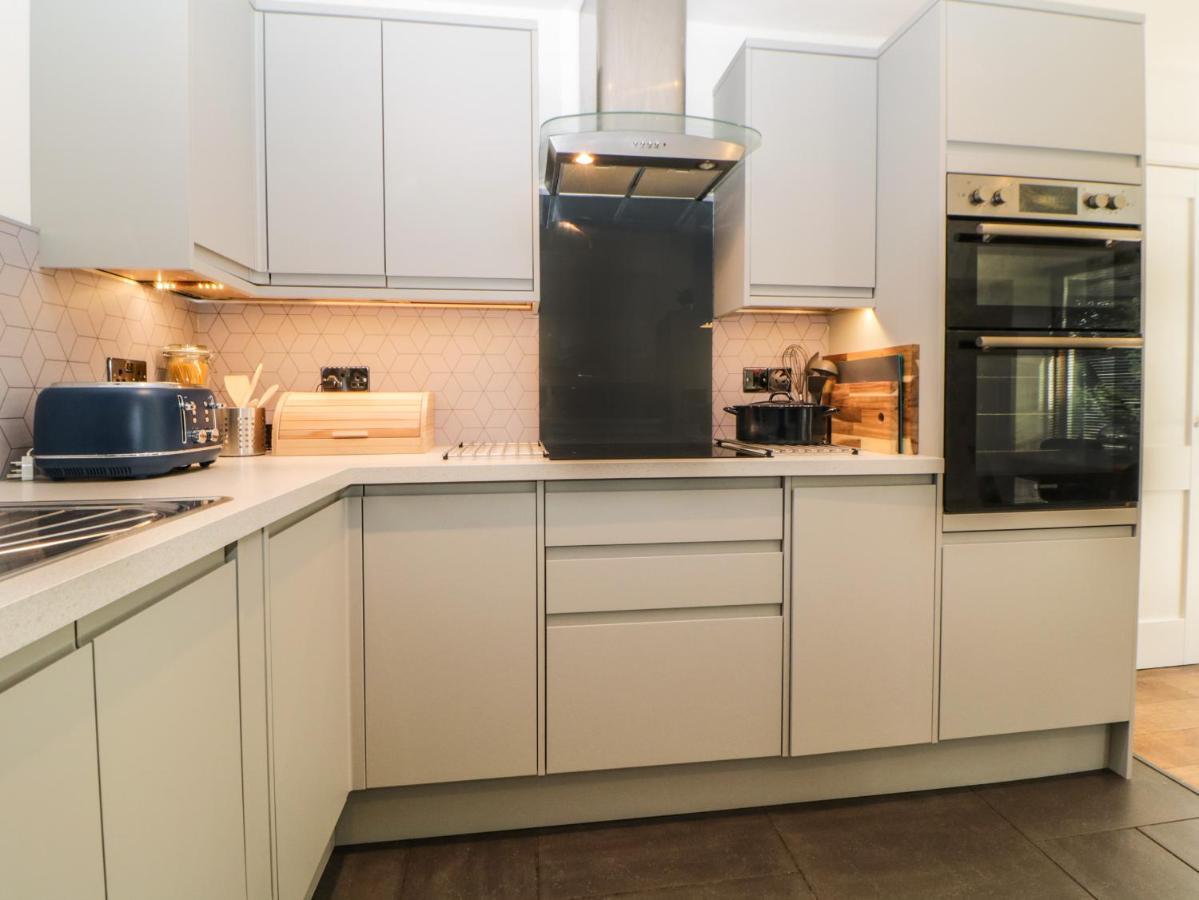 Iroko Villa Torpoint Bagian luar foto
